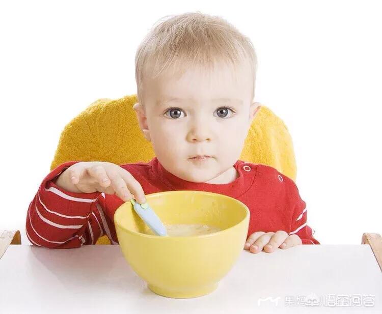 有不是亲属的熟人亲吻你孩子的嘴或喂你的孩子吃她咬了的东西，身为成年人该怎么办？：成人安抚奶嘴走红