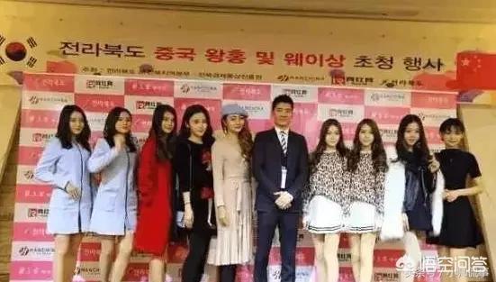 [网红在韩遭男子殴打]15名中国网红现身韩国，大家还会给他们刷礼物，吗。你会脸红吗？