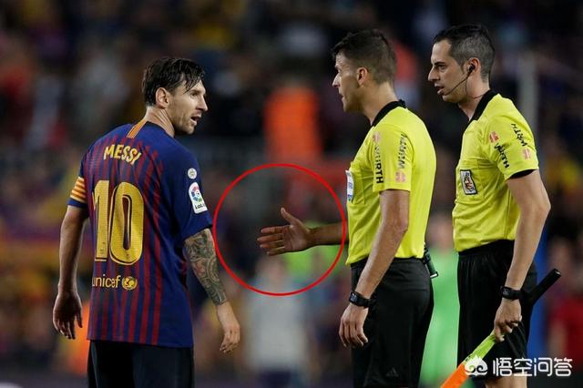 西甲第五轮，梅西赛后为什么拒绝和裁判握手？他会受到处罚吗？