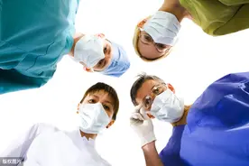 这些医学院出来的毕业生各大医院都抢着要，福利待遇也很高图片