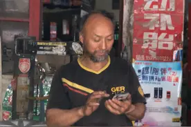 致敬最美劳动者 城市中的汽车轮胎“手术师”——补胎工图片
