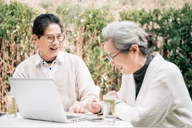 女人过七十，还需要爱情吗？三位阿姨说了心里话图片