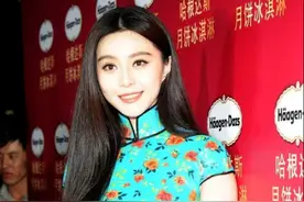 范冰冰终于穿旗袍，蓝色印花旗袍裙配黑长直发，丰满身材韵味十足图片