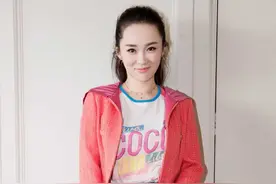 霍思燕的少女感到底有多厉害？穿桃红色外套配半身裙，以为她24岁图片