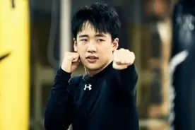 郭麒麟15岁辍学，曾被骂“扶不起的阿斗”，现在是德云社吸金王图片