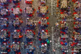 湖北襄阳：招牌夜市小龙虾火爆，夜幕降临，座无虚席图片