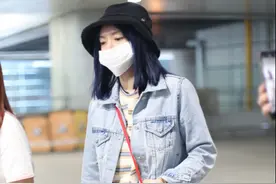 程潇一身牛仔衣充满青春少年气 用最日常的搭配，解锁酷girl潮范图片