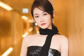 “苗苗”越高调越美，亮片抹胸连体裤，绑条丝带穿出气质女王范图片