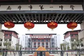 一年148万！南宁一中学小卖部拍出天价租金，等于一套房图片