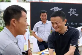 满55周岁女教师既不退休，也不代课，年轻教师不服：凭什么？图片