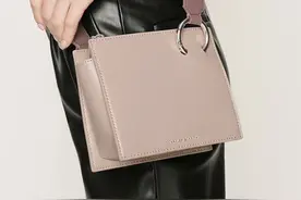 穿搭 | 小CK放大招了！五一小长假“极简风穿搭”，女人味儿十足图片
