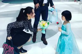 白冰女儿长的也太美了，小圆脸太可爱了，有"玉漱"那感觉了图片