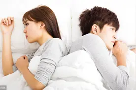 小说：母亲卷走继父财产逃跑，我和继父生活8年她开豪车出现图片