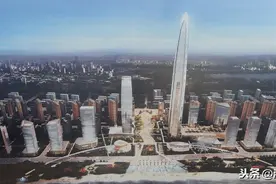 武汉第一楼，建设了11年终于封顶了，预计2021年完工图片