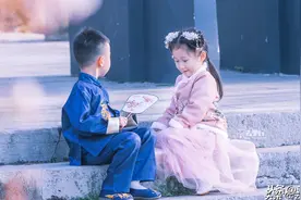 无锡樱花开了，爷爷把5岁的我，拍成一个小仙女图片