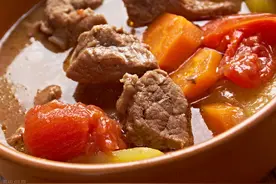 炖牛肉，先放盐还是后放盐？顺序搞错了，难怪牛肉不入味还很柴图片