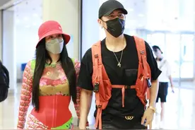 无处安放的舞魂 钟丽缇用力过猛，这套红配绿大花紧身服你懂吗？图片