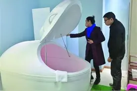 太婆花16万加盟“太空漂浮舱”，公司称配合“远古海水”可治各种顽疾图片