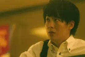 男子商场帮助小丑抓住了气球，小丑为了报答竟然给了他一样东西视频封面