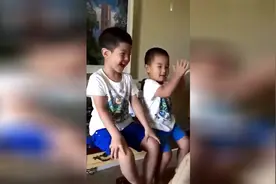 安吉、小鱼儿唱歌好赞哦，要组合了，胡可取名叫鲫鱼组合视频封面