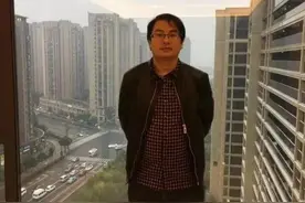 麻城市现“托举哥” 用双手托起坠楼儿童图片