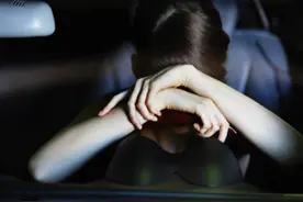 骨科名医：开车腰酸背疼？那是你不知道正确姿势！图片