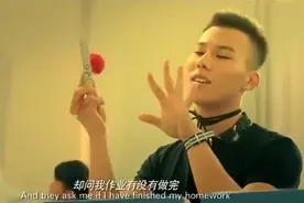 考试考到一半，小伙霸占广播室直播试卷答案，监考老师都懵了视频封面
