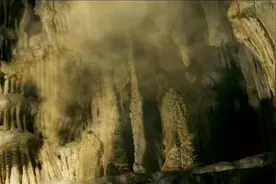 这种华丽出场也没谁了，浩南哥改拍古装片了，风度不减当年视频封面