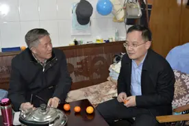 王继松看望慰问退休老领导图片