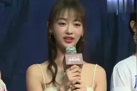 吴谨言艺考旧照曝光，纯素颜出镜，记者都夸赞她最美视频封面