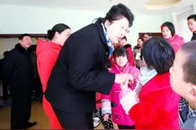 最是情深新春时 声声祝福暖人心图片