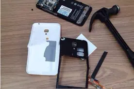 儿子沉迷游戏致休学，父亲一年怒砸3部手机图片