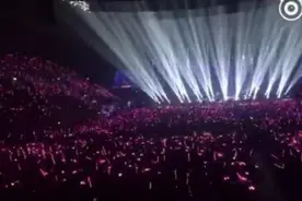 周杰伦演唱会视频：弹着肖邦的夜曲，纪念我死去的爱情图片