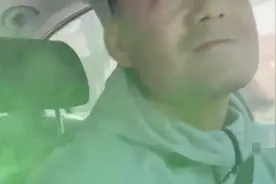 球球在车里抽烟，闰土在车里放屁，浓度太高了，车子都爆炸了！