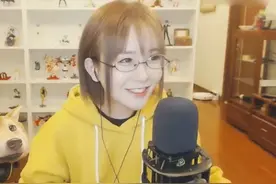 轩墨宝宝老师开课啦！带上眼镜真挺像回事，自爆身高体重！视频封面