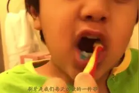 刷牙前牙膏到底能不能沾水? 很多人都做错了, 难怪满口黄牙!