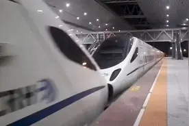 中国第一号动车！北京至沈阳D1次CRH5A重联进北戴河站视频封面