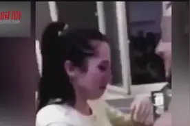 一男子为求婚护士女友 将戒指塞入伤口 打动女友 女友很感动视频封面