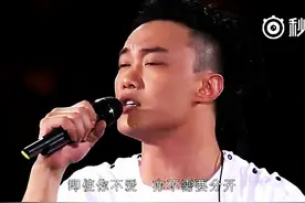 陈奕迅《明年今日》现场版，在有生的瞬间能遇到你！图片