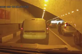 丰田普拉多与福特撼路者拔河，竟毫无还手之力，虐哭了