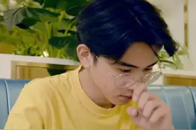 别高估孩子的安全意识，关闭微信“允许陌生人查看十条朋友圈”，可屏蔽附近和微信群人视频封面