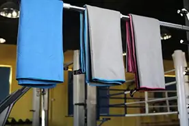 【行李】为什么旅行时你需要一款快速吸收9倍水重量的超细纤维毛巾？图片