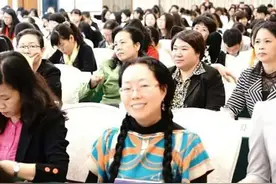 她是真正的美女作家，也是一个梦幻者图片