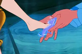 把脚趾用胶布贴在一起居然有这种功效？姑娘们知道了都跟着学图片