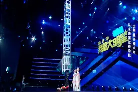 杂技惊险一瞬！帅帅的李茂达却败给了他？！图片