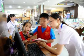 丰富假期生活 东阳有群小小图书管理员图片