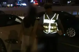 郑州女子酒驾被查，跺脚痛哭：就喝了一瓶半，我错了图片