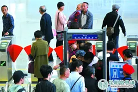 地铁3号线发车间隔6到8分钟 东风广场站首末班车时间略有不同图片