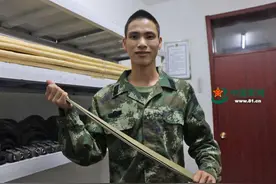 当兵的故事，满满地写在背包带上！图片