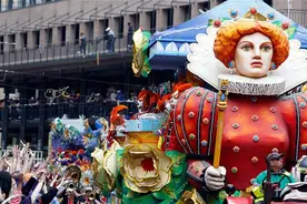 美国新奥尔良举行狂欢节大游行，奇葩造型吸睛视频封面